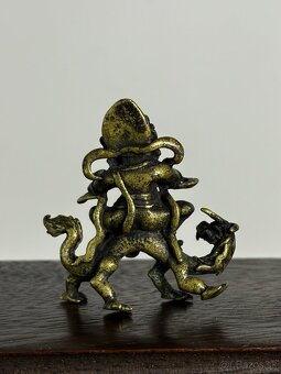 4 starožitné Tibetské bronzové sošky na originálnom drevenom - 18