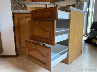 Masívna kuchynská linka z Nemecka so spotrebičmi - 18