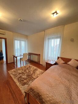 Nadštandardný 7-izbový rodinný dom s bazénom a saunou, Rača - 18