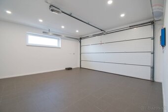 Na predaj: 4 izbový rodinný dom s garážou, pozemok 753m2, Vy - 18