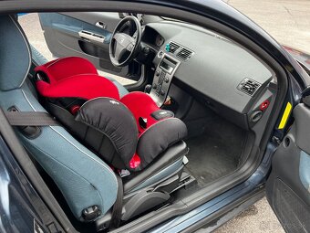 Volvo C30 1,6 benzín 2008 - 18