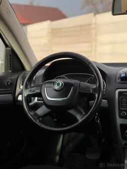 Škoda Octavia Combi 2.0 TDI Elegance DSG - 18