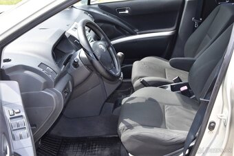 Toyota Corolla Verso 2.0 D-4D Base - 18