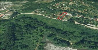 Udržiavaná záhrada s chatkou nad Bagroviskom – 448 m² - 18