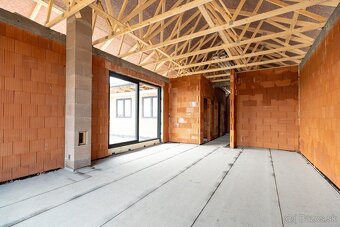 NA PREDAJ 4 IZBOVÝ BUNGALOV S MOŽNOSŤOU DOKONČENIA DO HOLODO - 18