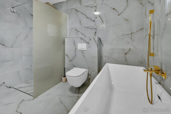 NA PREDAJ unikátny, samostatný 4-iz Rodinný dom priamo v DS - 18