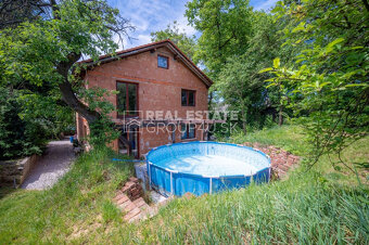 PRIESTOROVO ZAUJÍMAVÝ RD S POZEMKOM 991 M2 - MNÍCHOVA LEHOTA - 18