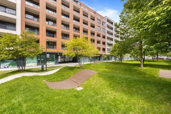 NA PRENÁJOM; Fenomenálny 2,5-izbový apartmán s garážovým stá - 18