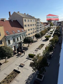 Na predaj veľký 3 - izbový byt na Hlavnej ulici v Trnave - 18