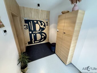 APARTMÁN - Komplet na mieru moderne zariadený s terasou v Hr - 18