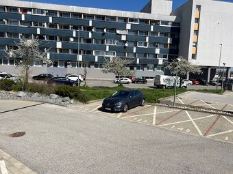 1 izb. byt s parkovacím státím, JURSKÁ ul. - 18