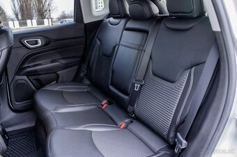 Jeep Compass 1.5 e-Hybrid Night Eagle II / NELAKOVANÉ - 18