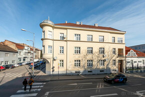 Pekný zrekonštruovaný 4-izbový byt v  centre mesta Trnava s  - 18