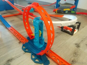 HOT WHEELS - 18