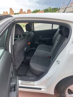 Predám Chevrolet Cruze r.v. 2011, 1.6i, 91kW, 115 xxx km - 18