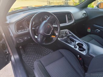 Dodge Challenger 5.7 HEMI V8 - 18