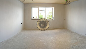 Rezervované Na predaj 5-izbový  rodinný dom v obci Košolná - 18