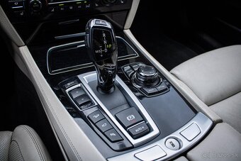 BMW 730d LCI xDrive, Soft-close, Webasto, Nové rozvody - 18
