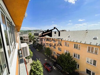 Výnimočný 3-izbový byt s veľkou presklenou terasou v srdci P - 18