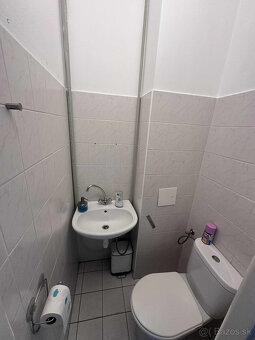 Na prenájom kompletne zariadený a funkčný salón manikúry a p - 18