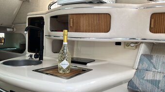 Motorová lod Sea Ray 270 - 18