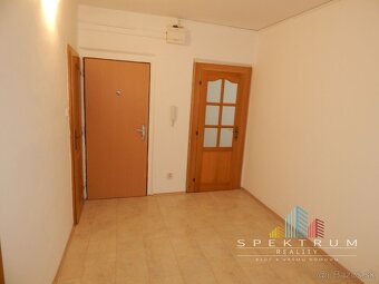 SPEKTRUM REALITY- Na Predaj 4-izbový veľkometrážny byt, 82 m - 18