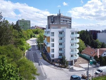 REZERVOVANÉ - 5 izbový byt s terasou s krásnym výhľadom pri  - 18