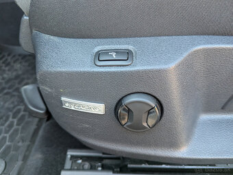 Volkswagen Golf 1.0 TSI 81 kW DSG R-Line Slovenské 48500 km - 18
