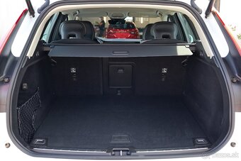 Volvo XC60 2.0 B4 mHEV Momentum A/T - 18