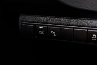 Toyota Corolla Combi 1.8 Hybrid 72kW e-CVT Executive 05/2021 - 18