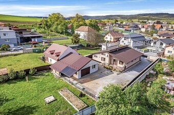 Priestranná novostavba rodinného domu s pozemkom - 18