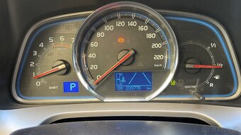 Rav4 2.2 d4d 110kw Premium koža Navi A/T XA40 - 18