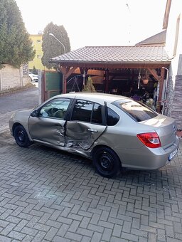 riadiaca jednotka centralu s kľúčom Renault Thália rok 2011 - 18