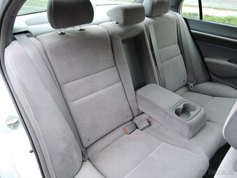 Honda Civic sedan 1,8 i-VTEC Aut. Šíbr 2006 - 18