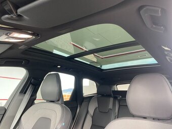 Volvo XC60 B4 145kW AWD Geartronic Plus Dark - 18