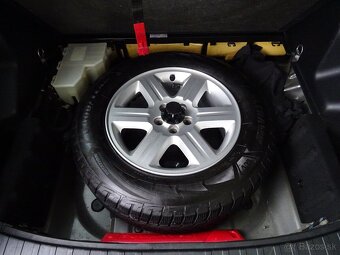 Land Rover Freelander 2.2 TD4 4x4 2x originál kola, tažné - 18