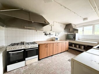Exkluzívne na predaj chata vhodná aj na podnikateľské účely, - 18