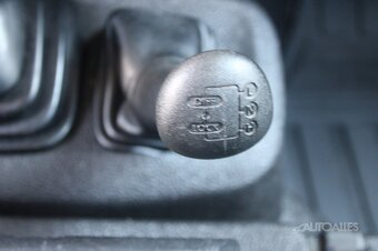 Land Rover Defender 2,4 TDCi 90 kW 110 SW 4x4 - 18