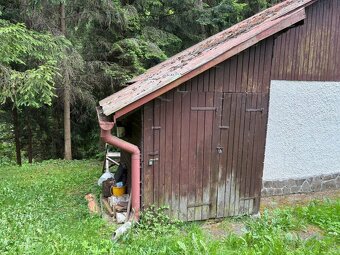 Na predaj murovaná chata v prírode s veľkým pozemkom (1647m2 - 18