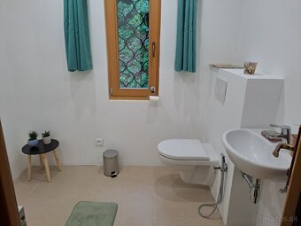 Na predaj 3-podlažná chata 390 m², Striebornica - 18