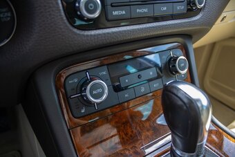 Volkswagen Touareg /AJ NA SPLATKY/ - 18