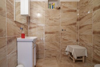 Exkluzívny predaj rodinného domu v obci Bojná - 18