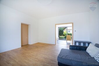 Zrekonštruovaný 5 izbový Rodinný dom s garážou a záhradou - 18