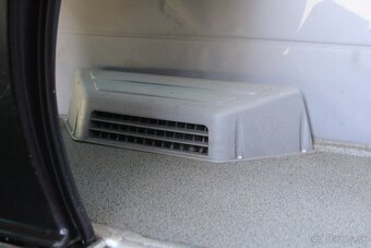 VOLKSWAGEN CRAFTER 2.5TDI,8MÍST,KLIMA,KAMERA,N.TOPENÍ,TAŽNÉ - 18