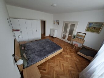 Priestranný 3+ izbový byt na Hornej ulici - 18