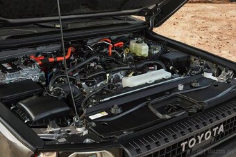 2025 TOYOTA LAND CRUISER HYBRID 4WD - 18