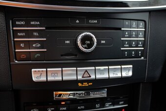 Mercedes Benz E400 sedan - 18