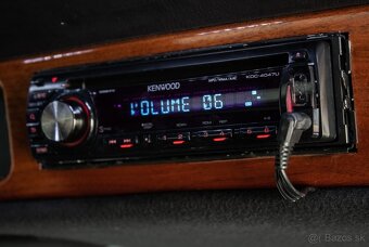 LINCOLN TOWN CAR LIMOUSINE - 18