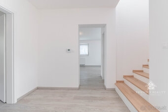 EXKLUZÍVNE NA PREDAJ KOMFORTNÝ 5-IZBOVÝ RODINNÝ DOM V MODRE - 18