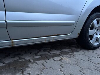 Peugeot 5008 2.0 / 2010 - 18